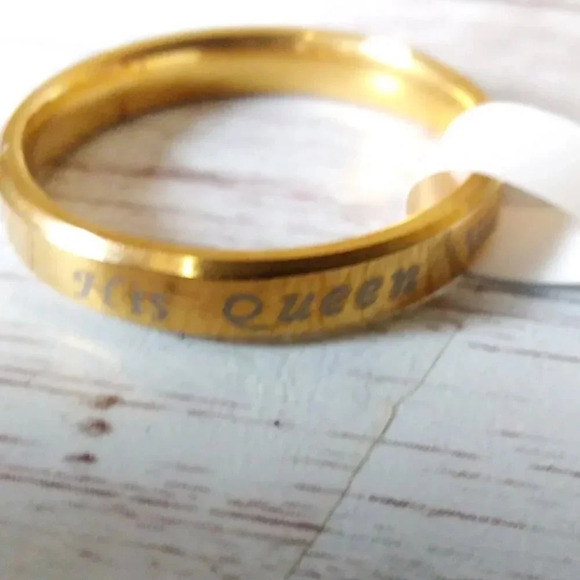 Jewelry - His Queen Gold Tone Stainless Steel Band - Size 11